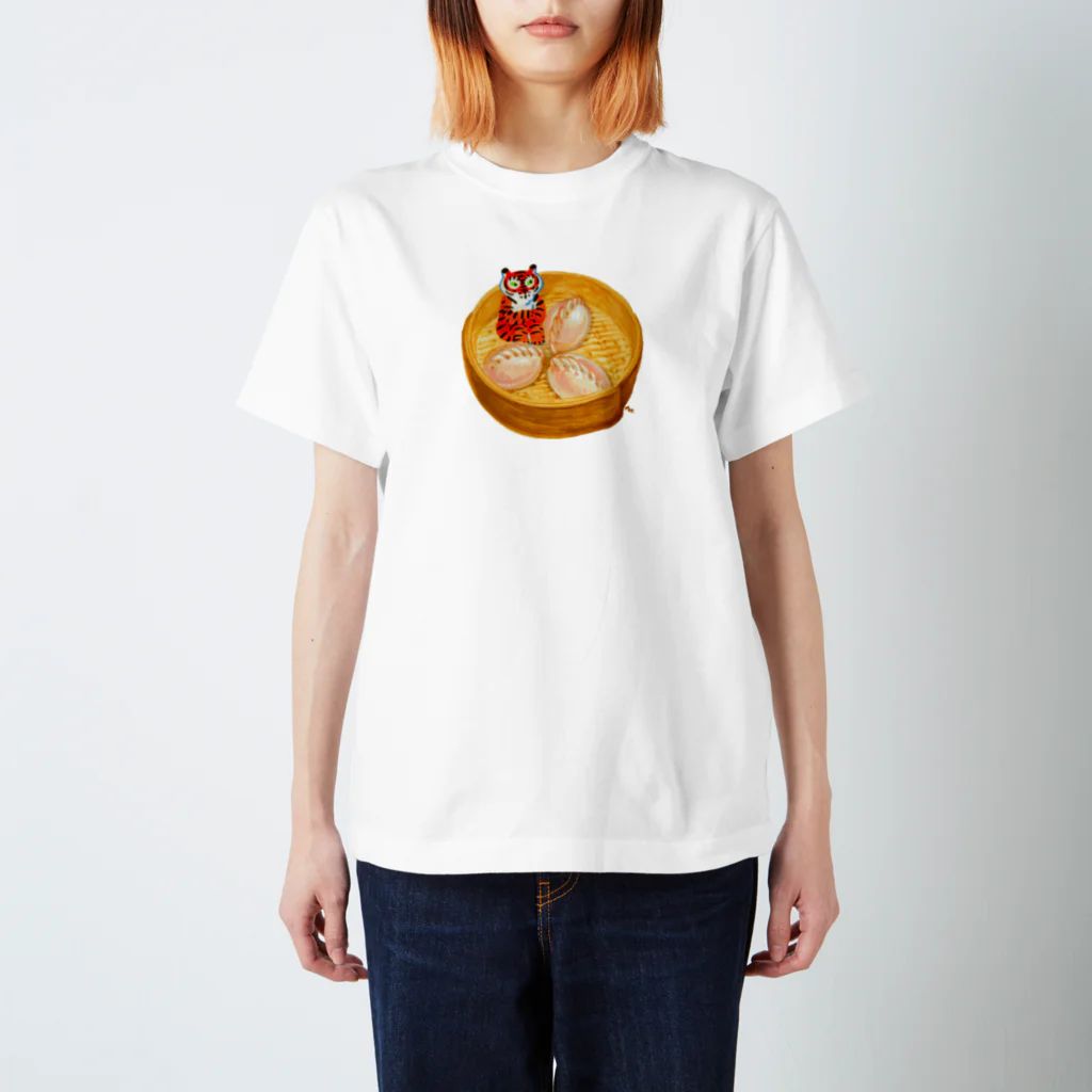 segasworksの餃子とトラちゃん（蒸し餃子） スタンダードTシャツ