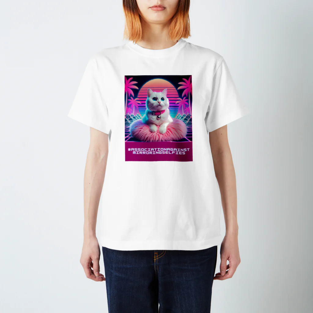 Association Against Mirroring SelfiesのSynthwave_cats Regular Fit T-Shirt