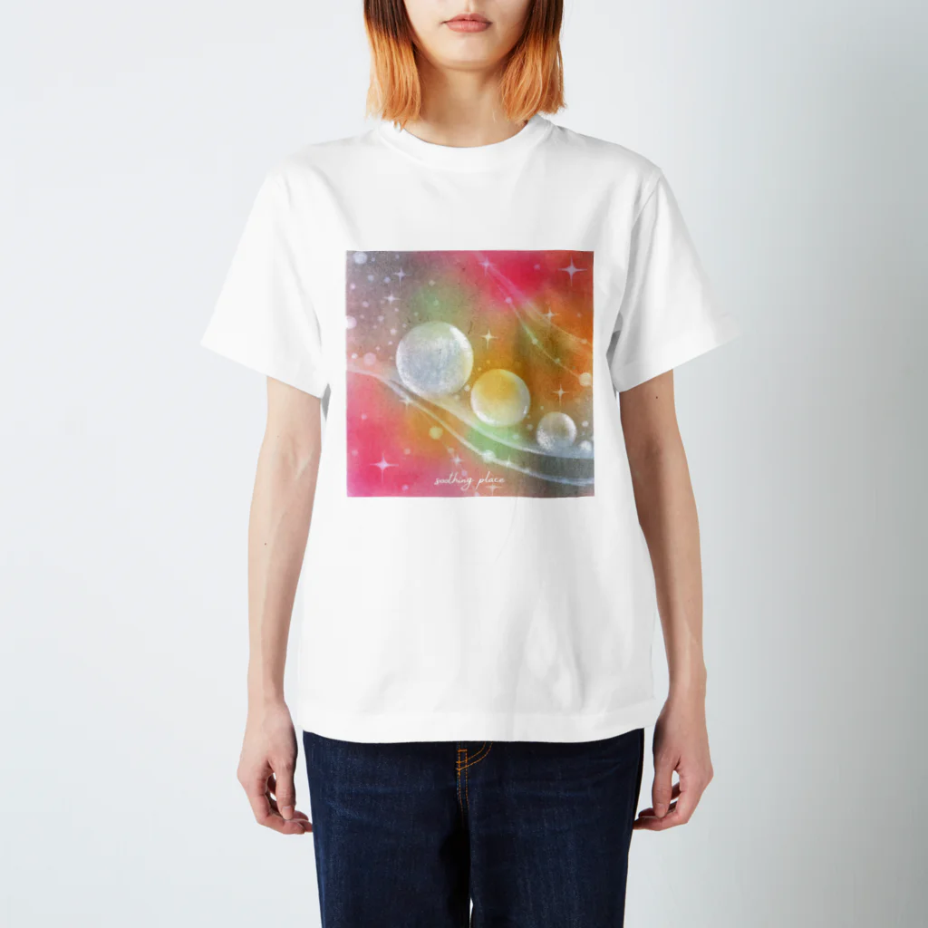 Soothingplaceのみんな仲良く Regular Fit T-Shirt