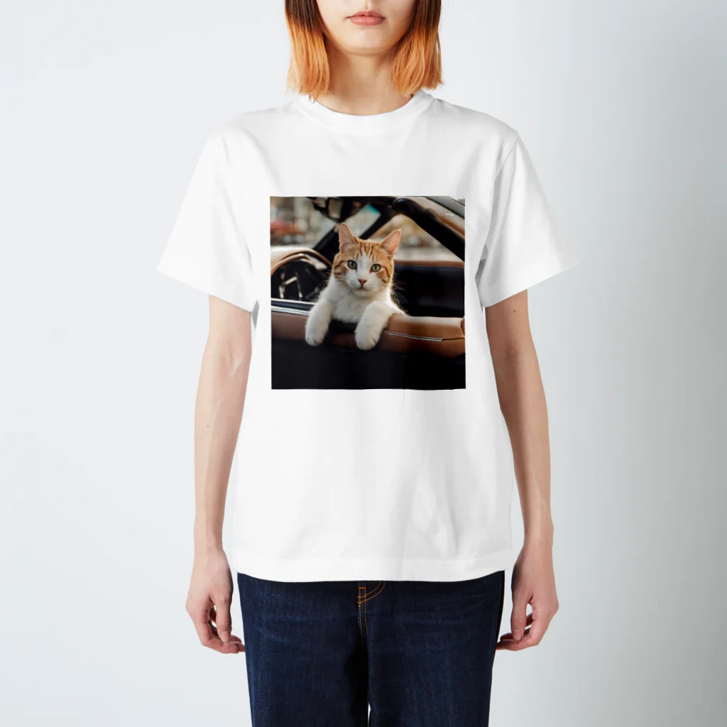 Peace Cat Shopの車から外を見ている猫 スタンダードTシャツ