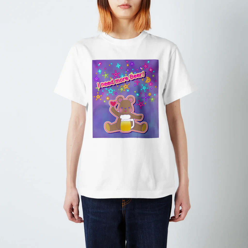 a-bow's workshop(あーぼぅズ ワークショップ)のI need more Beer!(背景あり) スタンダードTシャツ