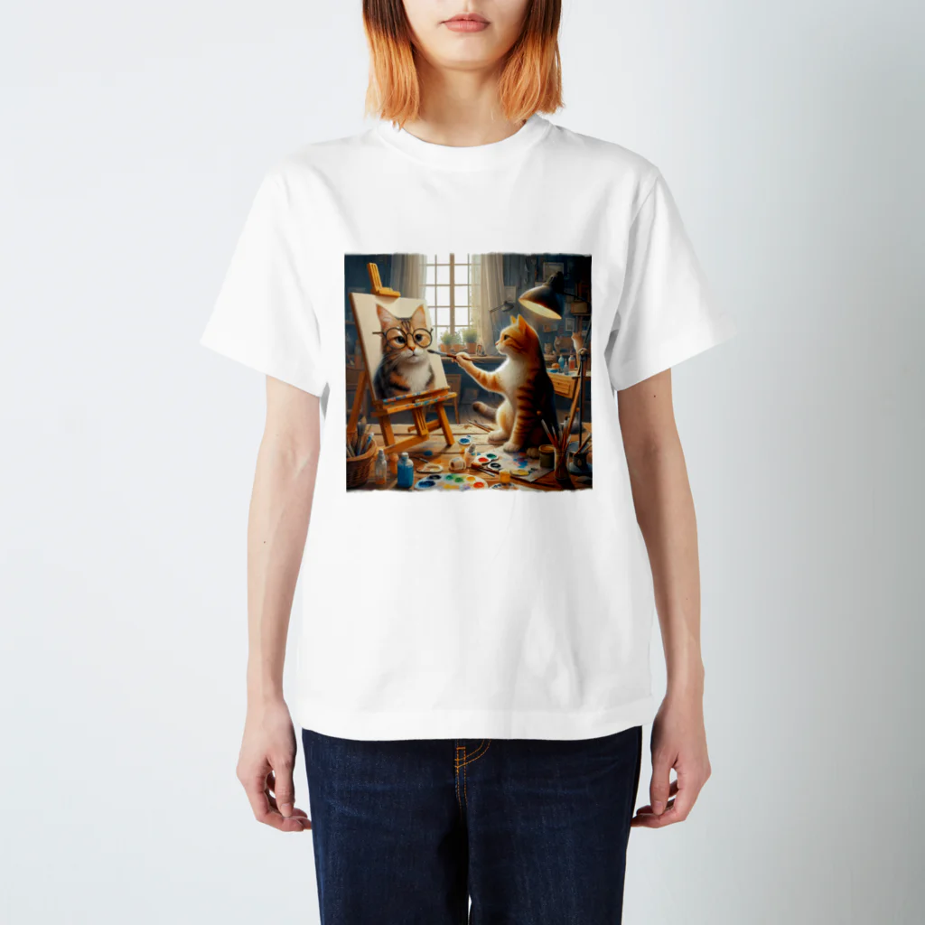 ニャーちゃんショップのネコを描くネコ Regular Fit T-Shirt