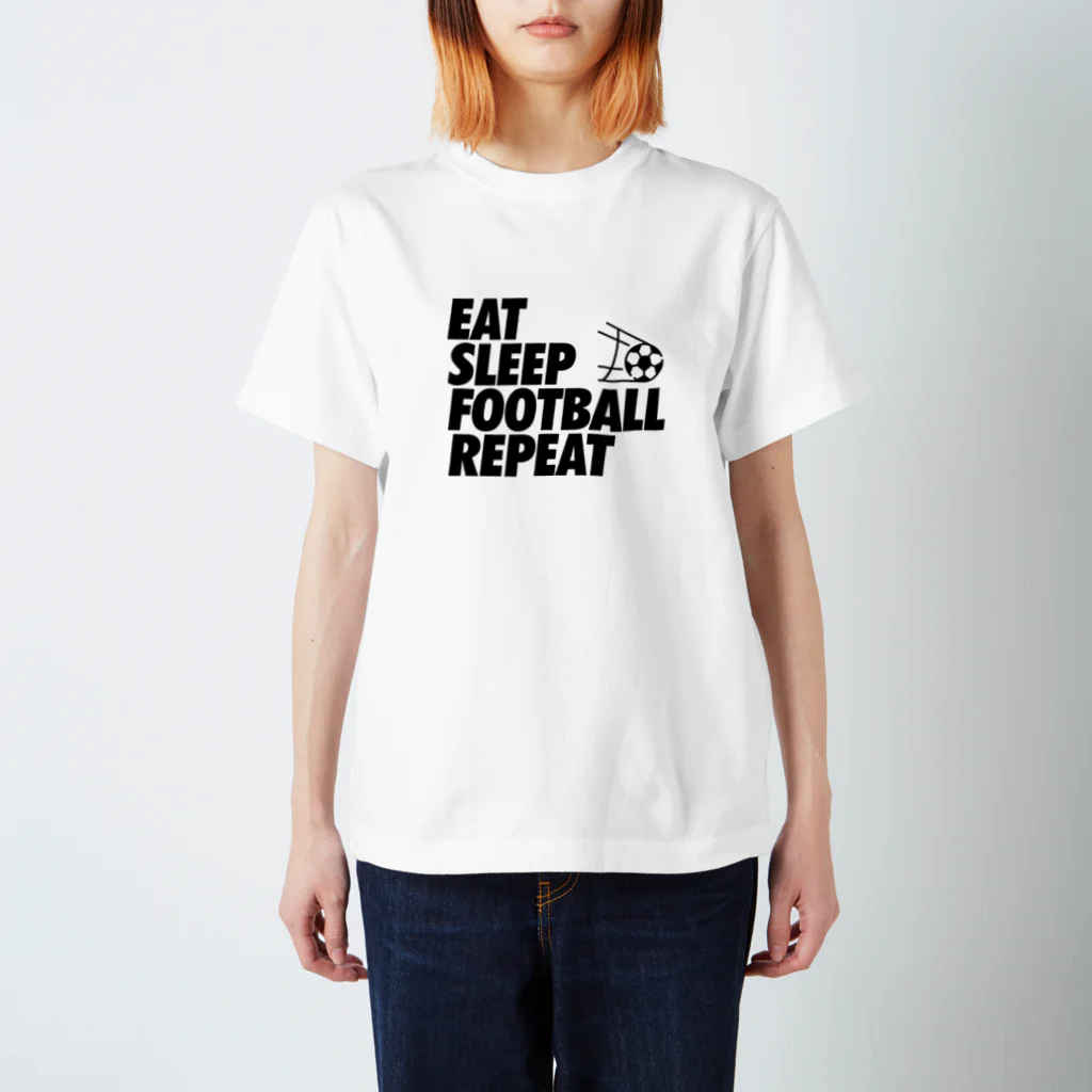 ソルグラフィコ(社員)のEAT SLEEP FOOTBALL REPEAT Regular Fit T-Shirt