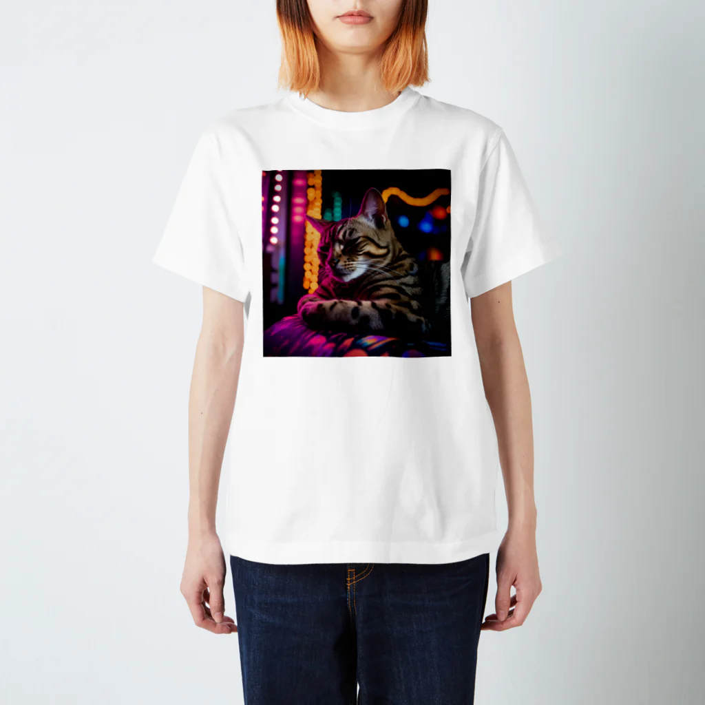 ネオンストリートANIMALのベンガル#2【ネオンストリートcat】 Regular Fit T-Shirt