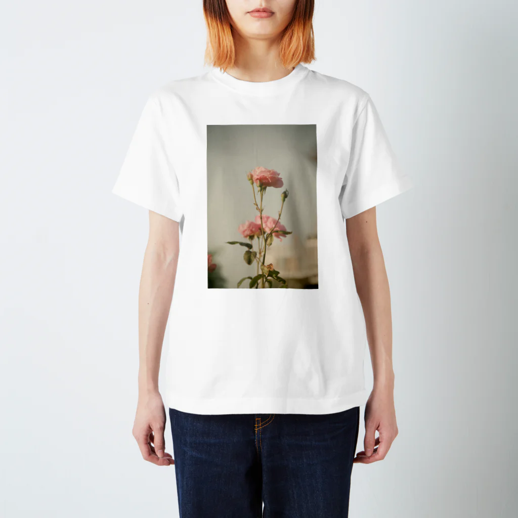 Momona_Takatsukiのローズ Regular Fit T-Shirt