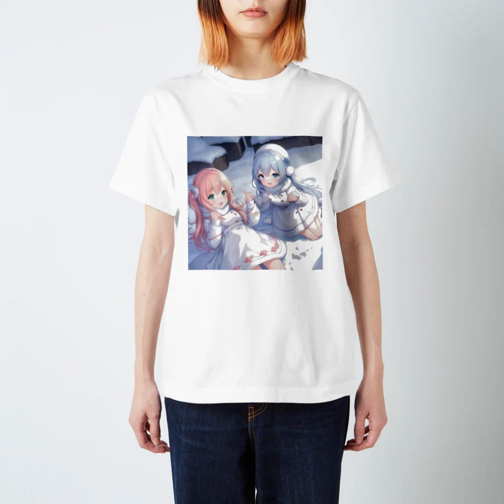 WAのお店の雪遊びする女の子 Regular Fit T-Shirt