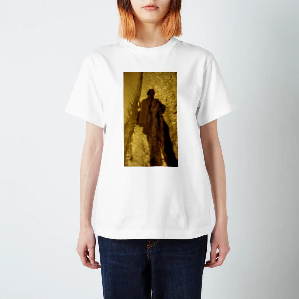 marimoriの人影 Regular Fit T-Shirt