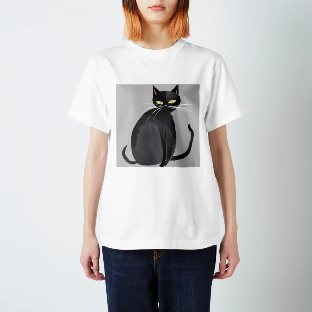 ともちのラクガキ🖍(チーム防衛部)のわりと強気の黒猫ちゃん スタンダードTシャツ