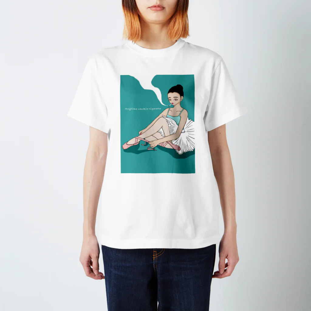 笑う動物のAnytime smokin' cigarette Regular Fit T-Shirt