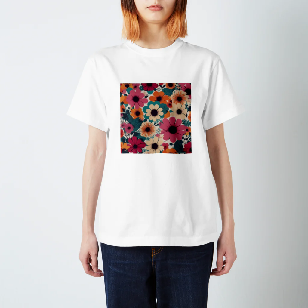 NATSUMAKITSUNEの北欧風　花柄　マリメッコ風 Regular Fit T-Shirt