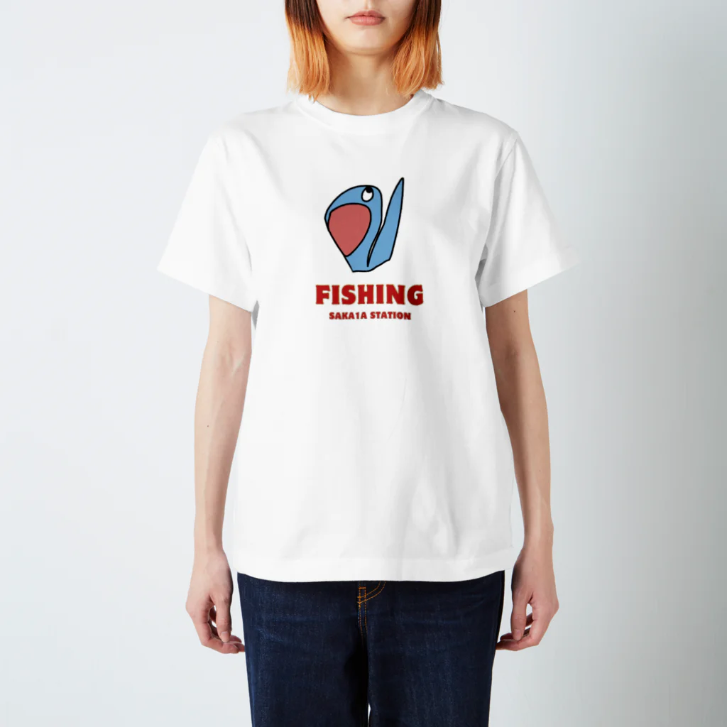 SAKA1AのSAKA1A STATION fishing LOGO Regular Fit T-Shirt