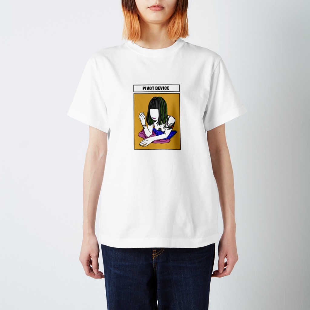 HAQの女の子と刺青 Regular Fit T-Shirt