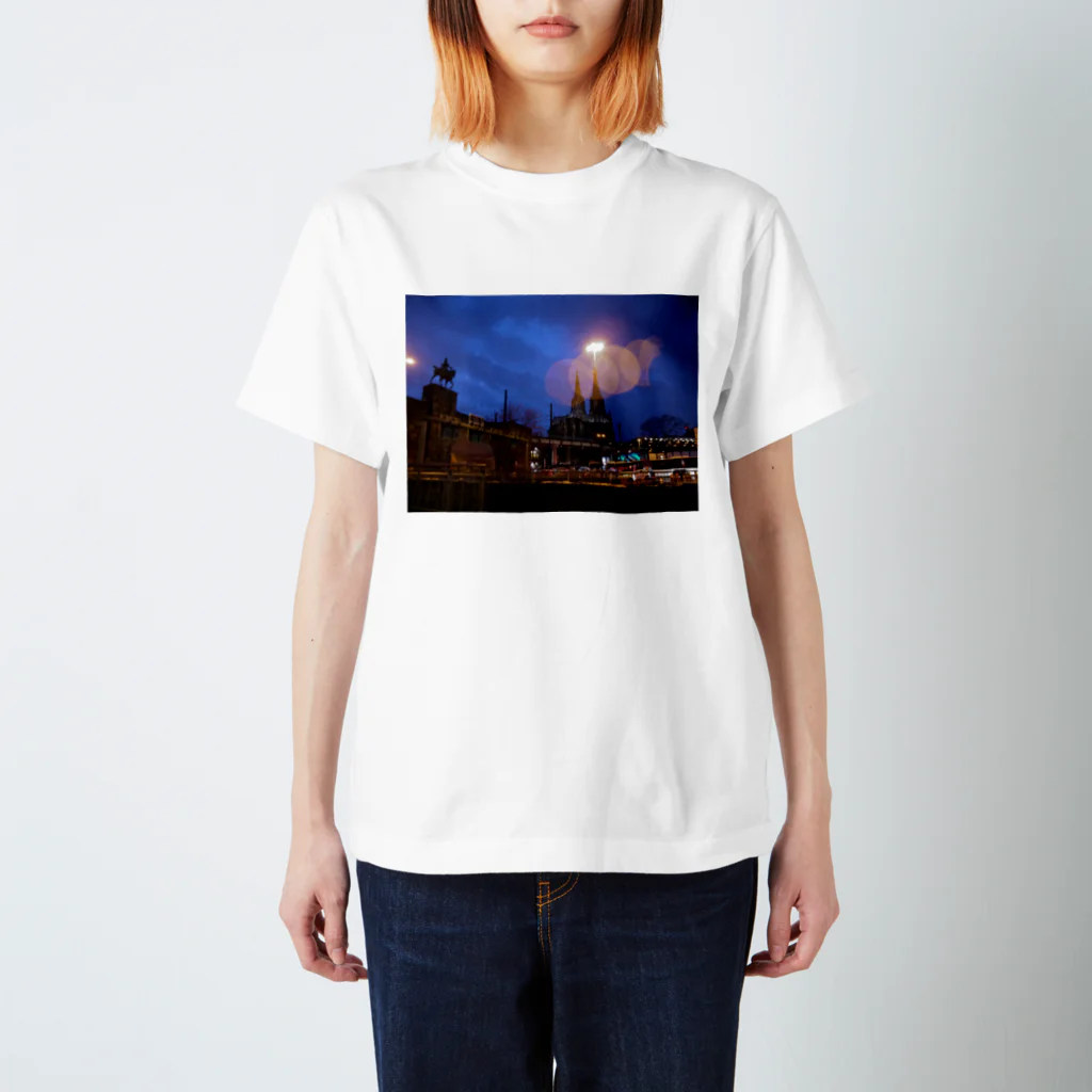 fii_chanのケルンの夜景に惚れる スタンダードTシャツ