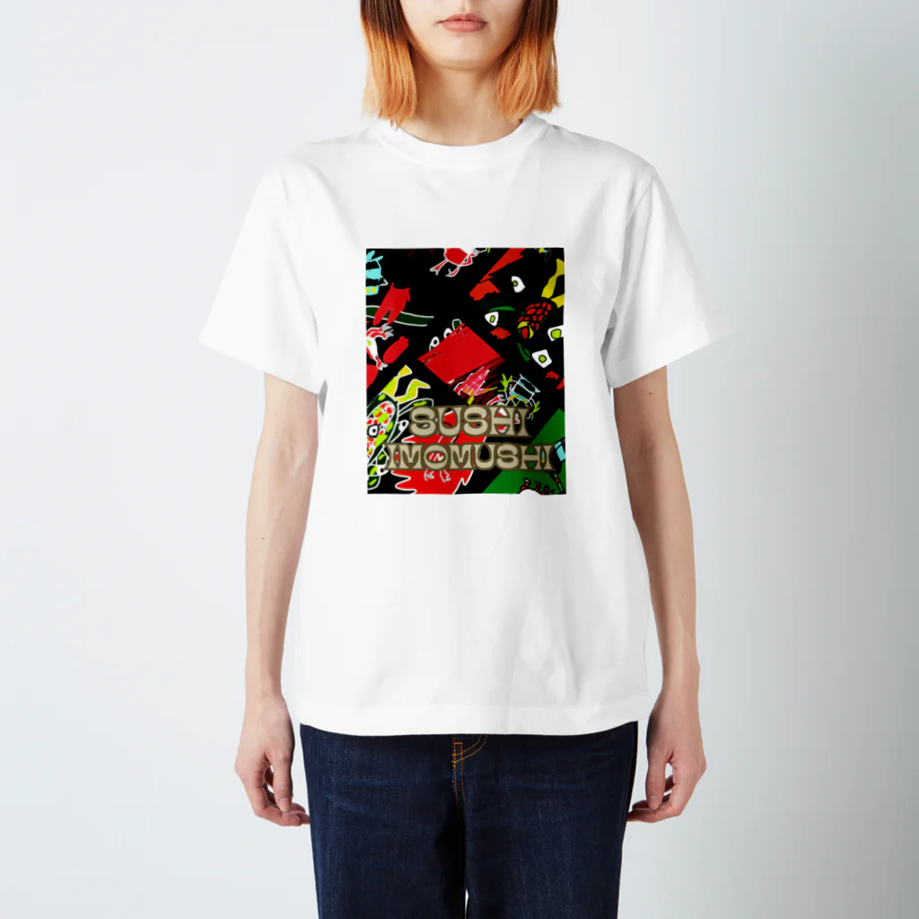 泡人FAMILIA🐩フィジカルマーケットのサバマンと寿司イモムシのグッズたち Regular Fit T-Shirt