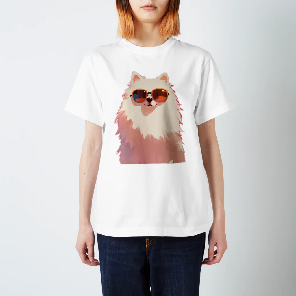 AQUAMETAVERSEのサングラスをかけた、かわいい犬 Marsa 106 Regular Fit T-Shirt