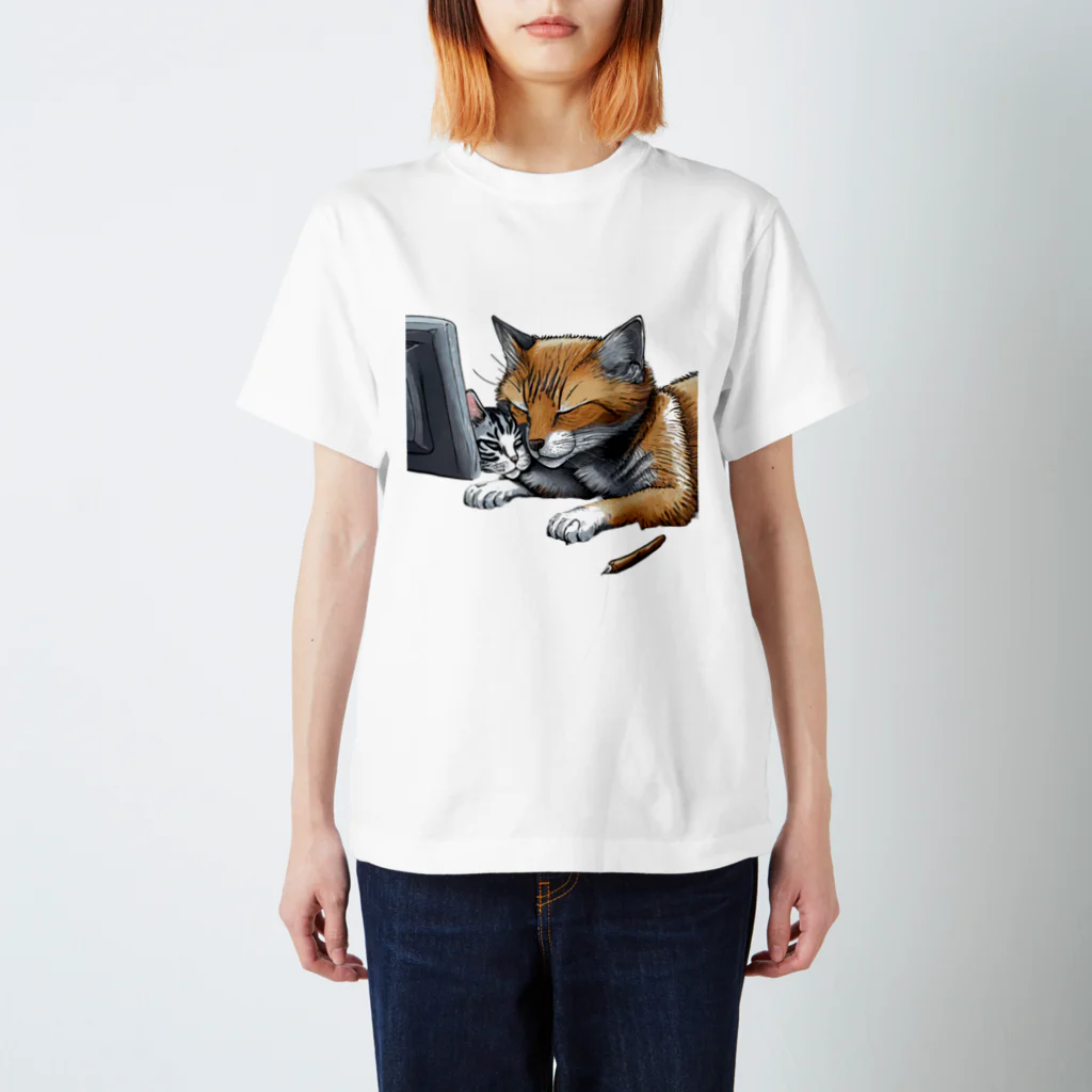 RaVaの犬と猫 Regular Fit T-Shirt