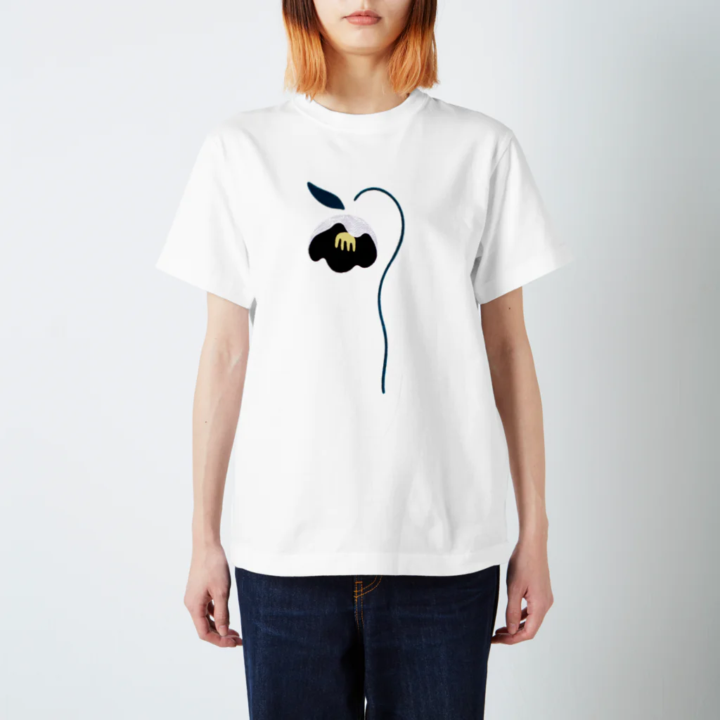 Kuramoto DaigoのVaaleanpunaiset kukat Regular Fit T-Shirt