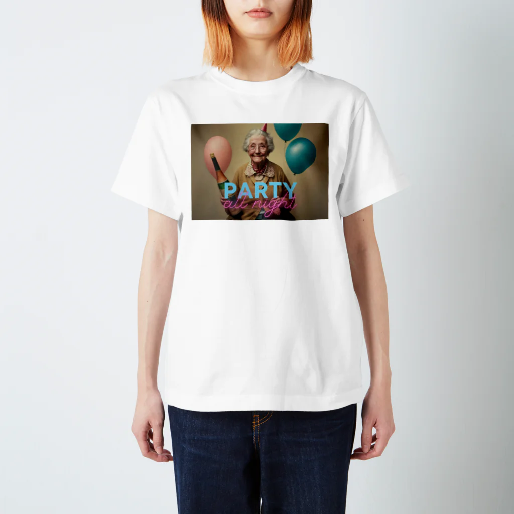 SUPER BENTO ENTERTAINMENTの世界のお婆ちゃん 〜PARTY ALL NIGHT〜 Regular Fit T-Shirt