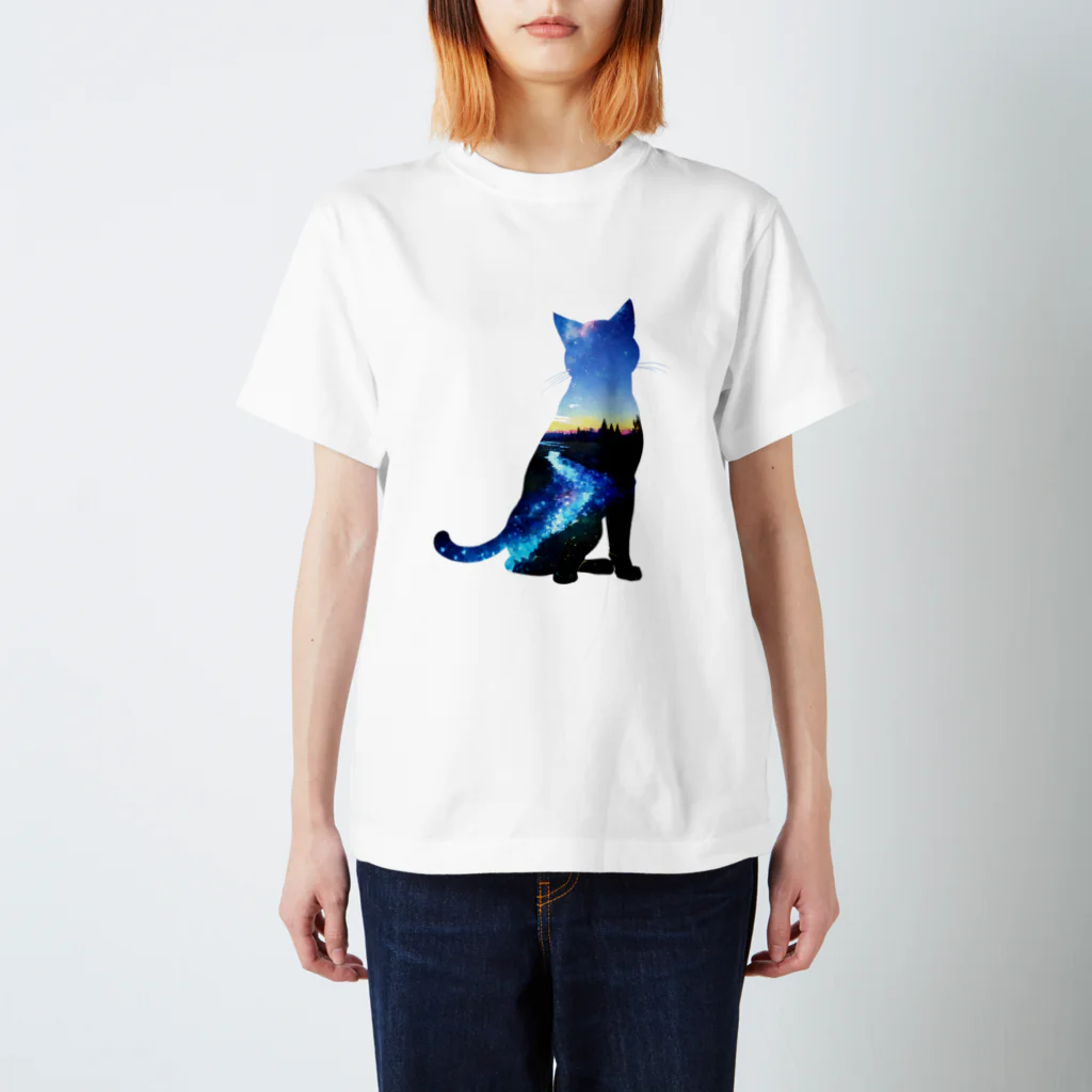 猫との風景の星空と猫_003 Regular Fit T-Shirt