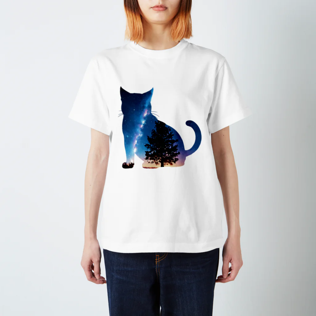 猫との風景の星空と猫_006 Regular Fit T-Shirt