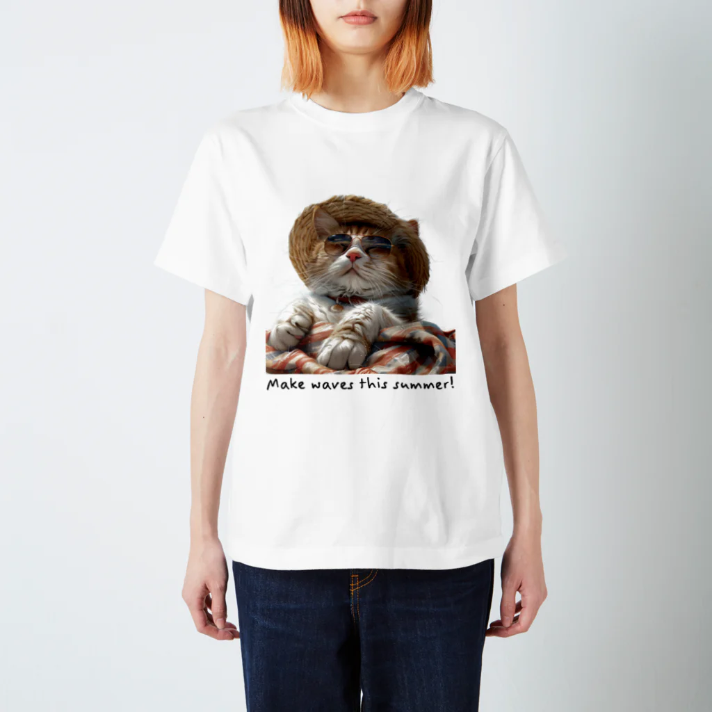 G.O.A.T.designの夏の日差しを満喫する可愛い猫ちゃん スタンダードTシャツ