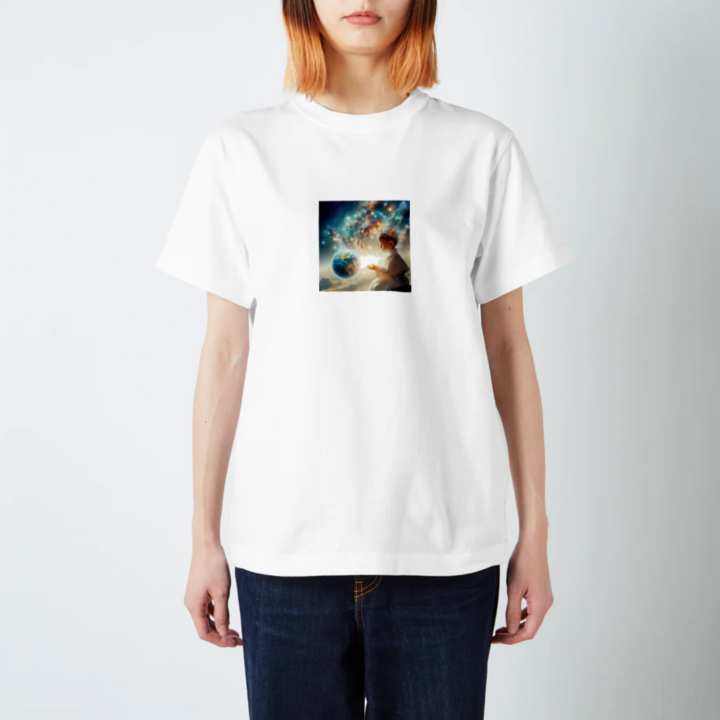 太陽の手の地球への愛 Regular Fit T-Shirt
