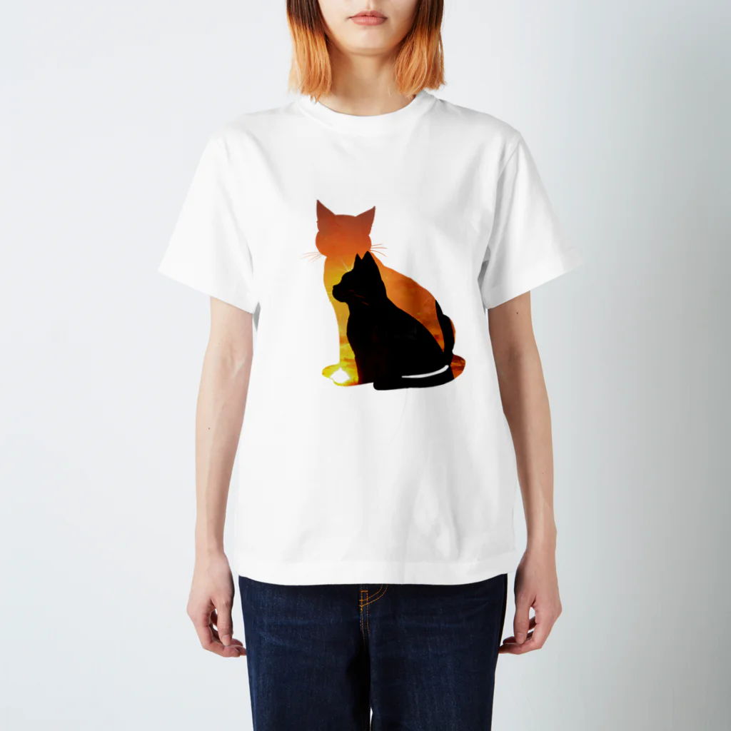 猫との風景の夕焼けと猫と猫001 スタンダードTシャツ