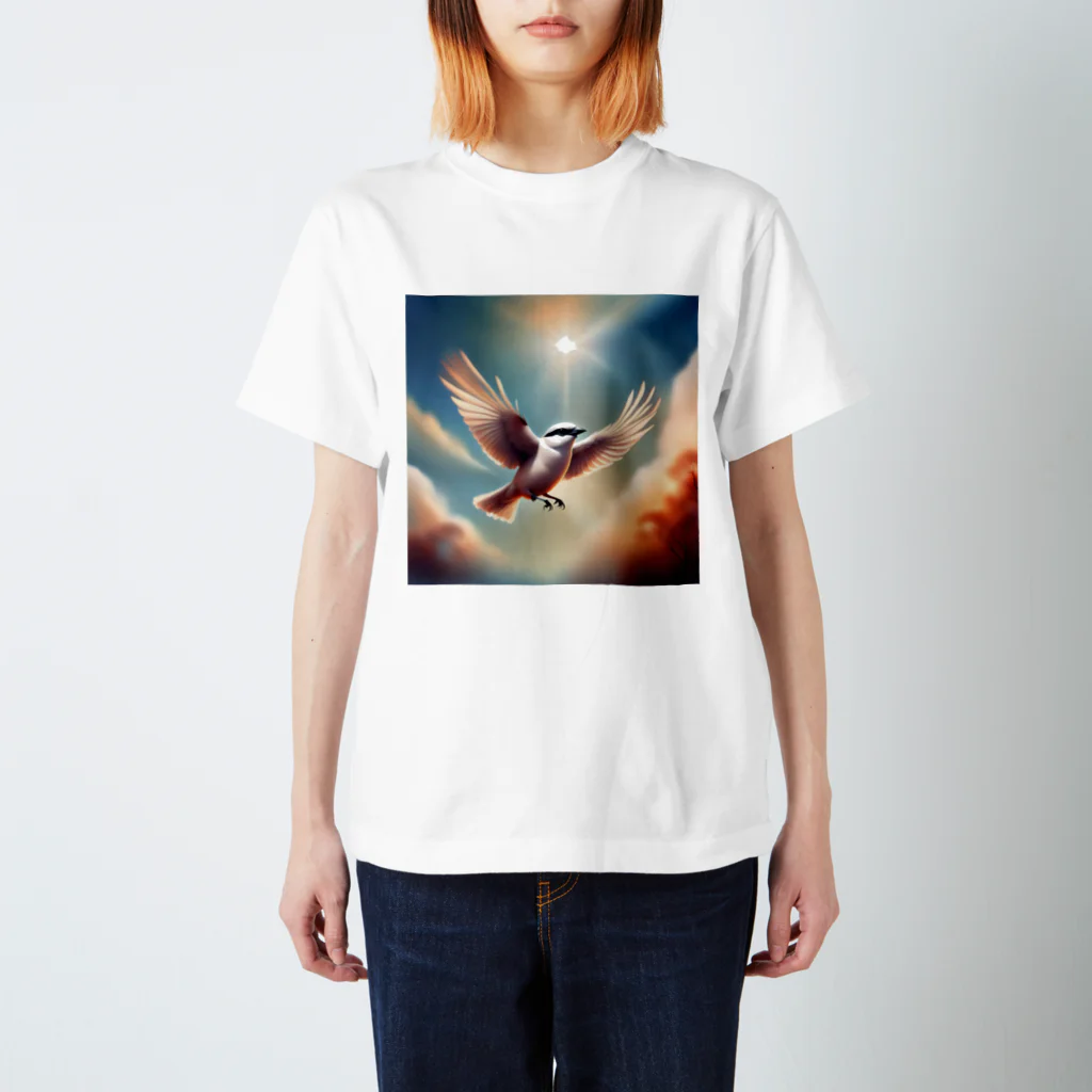 rokochanの明るい 天空で 自由に 飛ぶ 白い モズ Regular Fit T-Shirt