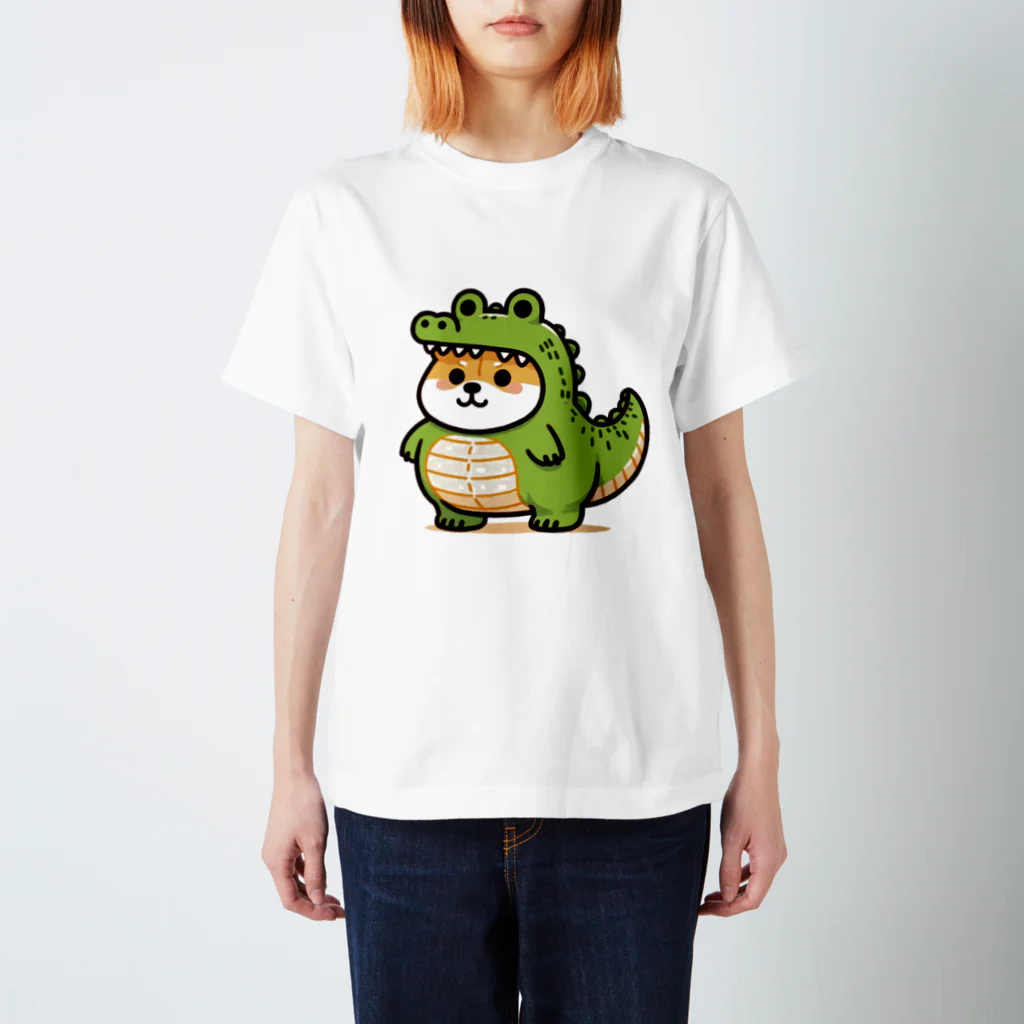 柴犬に囲まれたいのワニの着ぐるみを着た柴犬のイラスト スタンダードTシャツ