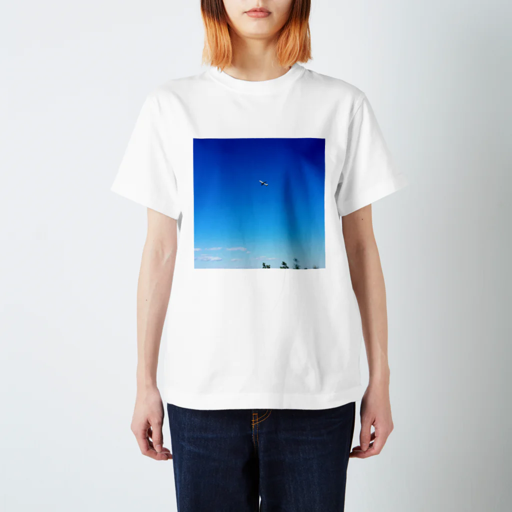 いちごみるくの空へ向かって Regular Fit T-Shirt