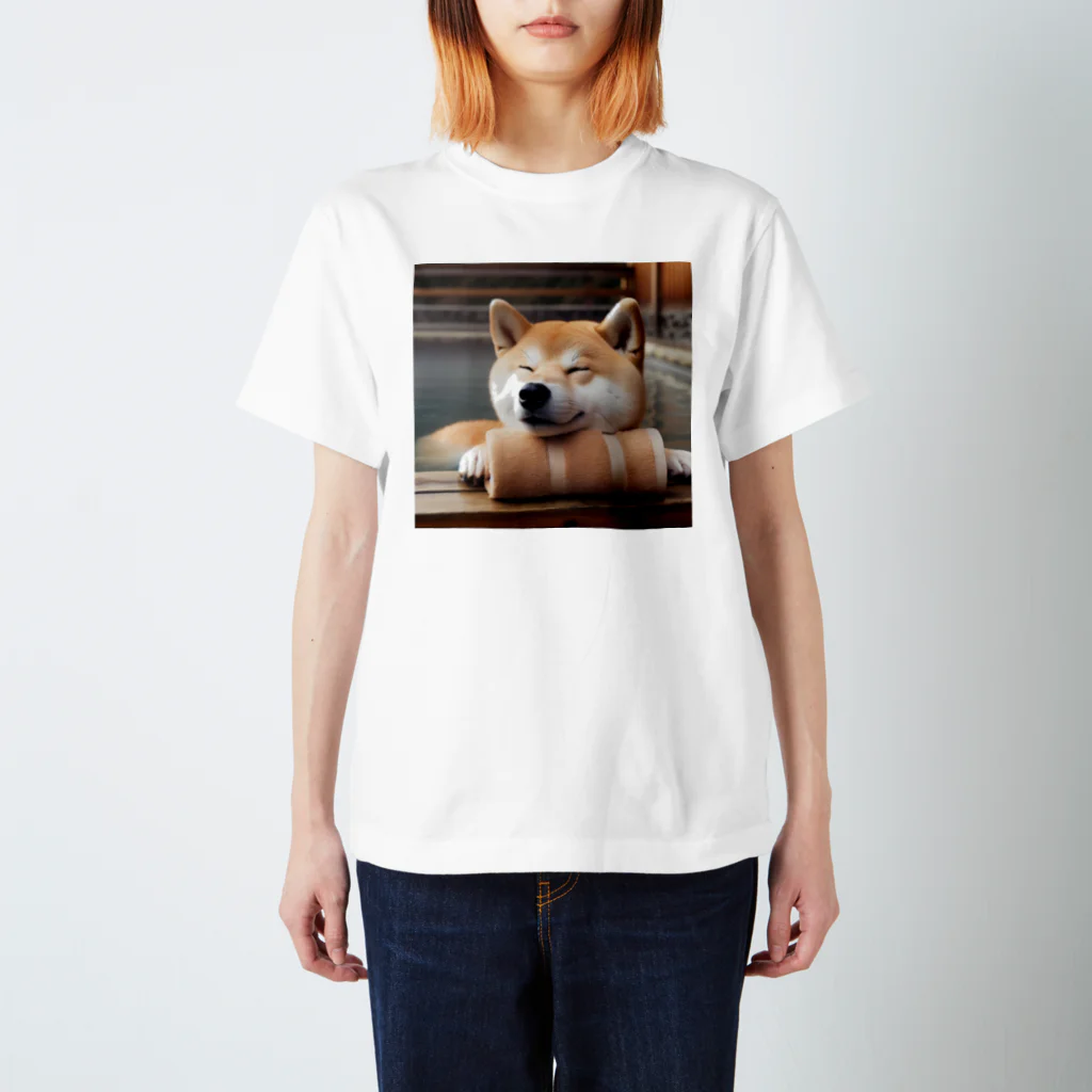 wonderwoofのほっこり柴犬 Regular Fit T-Shirt