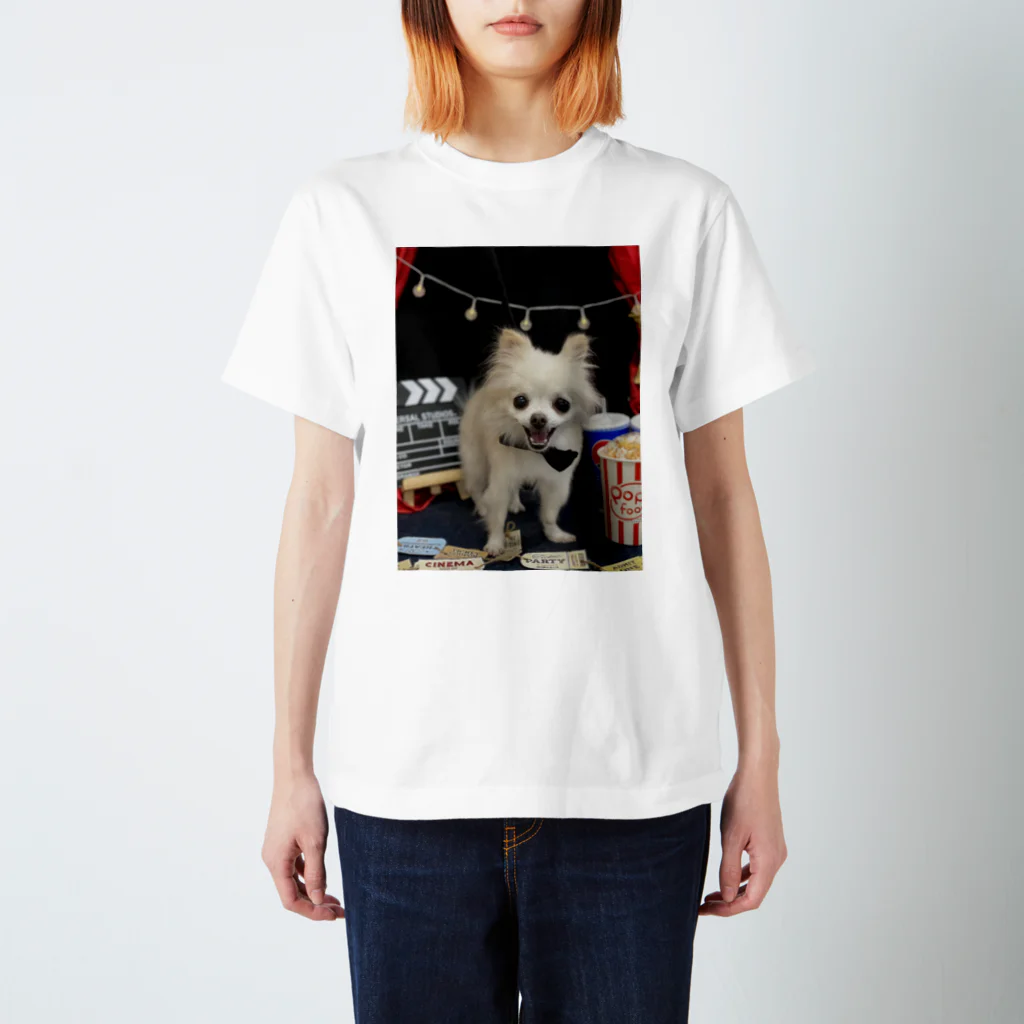 ももまゆ雑貨店のプル「Ｗatch a movie」 Regular Fit T-Shirt