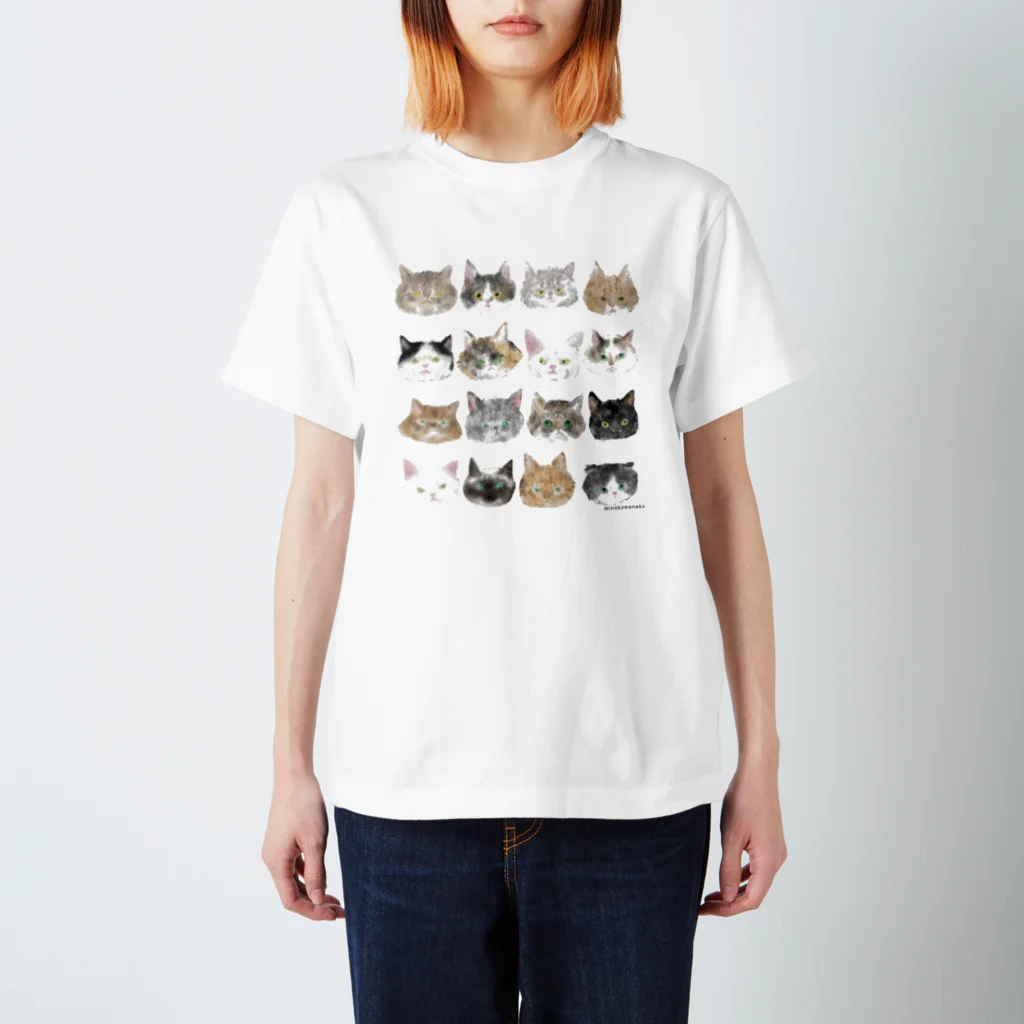 minakawanekoのきょとん顔の猫たち Regular Fit T-Shirt