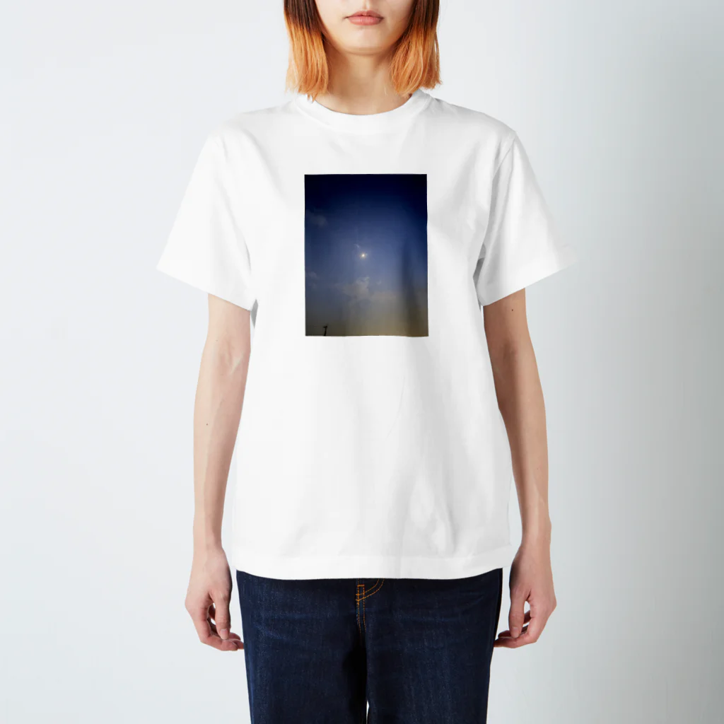 makiko_suginoのmoonlight Regular Fit T-Shirt