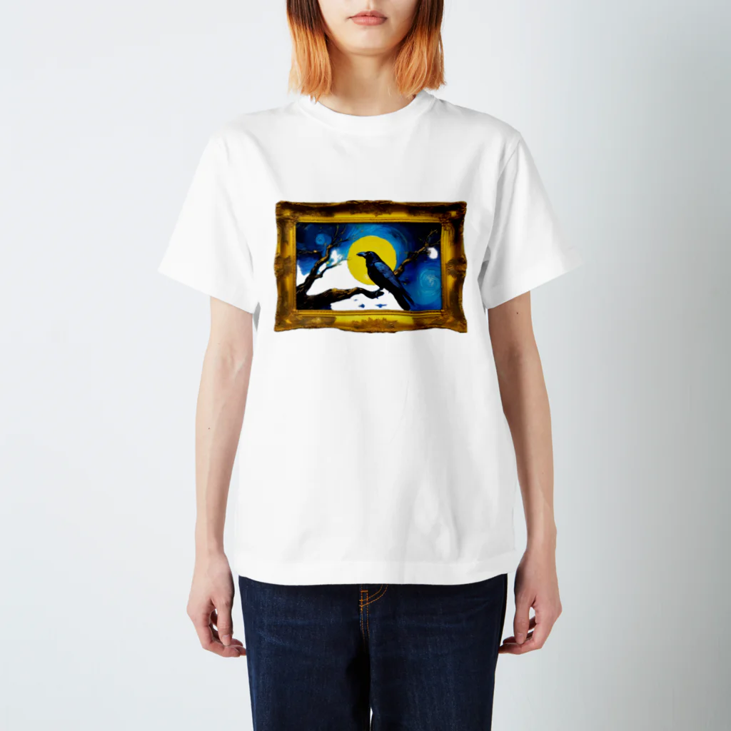 鴉番組公式SHOPの月夜のカラス。カラスチャンネルオリジナルデザイン Regular Fit T-Shirt