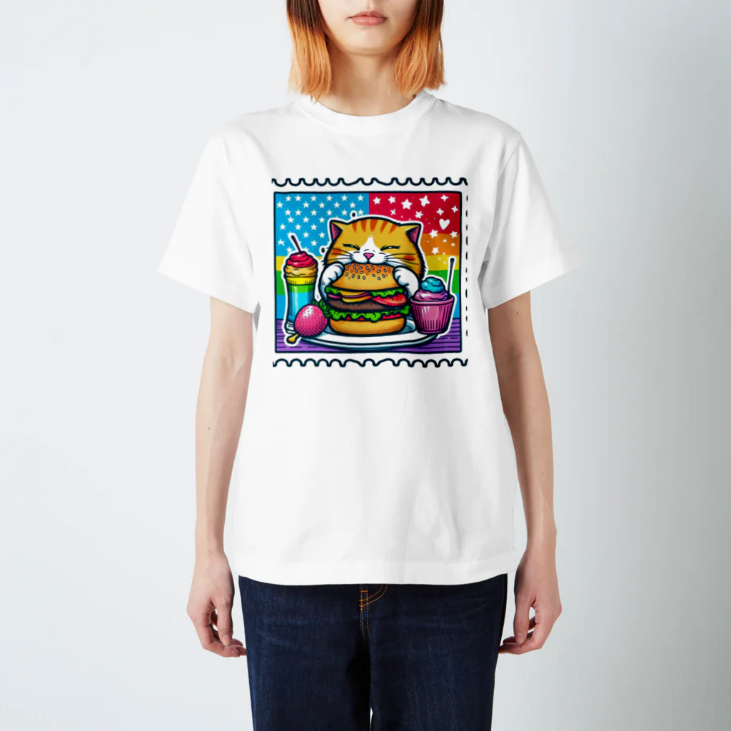 cat_burger_streetの若者ウケを狙ったハンバーガーを食べる猫 スタンダードTシャツ