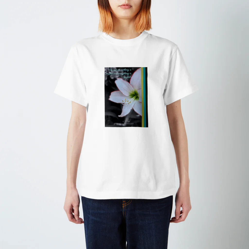 ChicClassic（しっくくらしっく）のお花・In nature, nothing is perfect and everything is perfect. Regular Fit T-Shirt