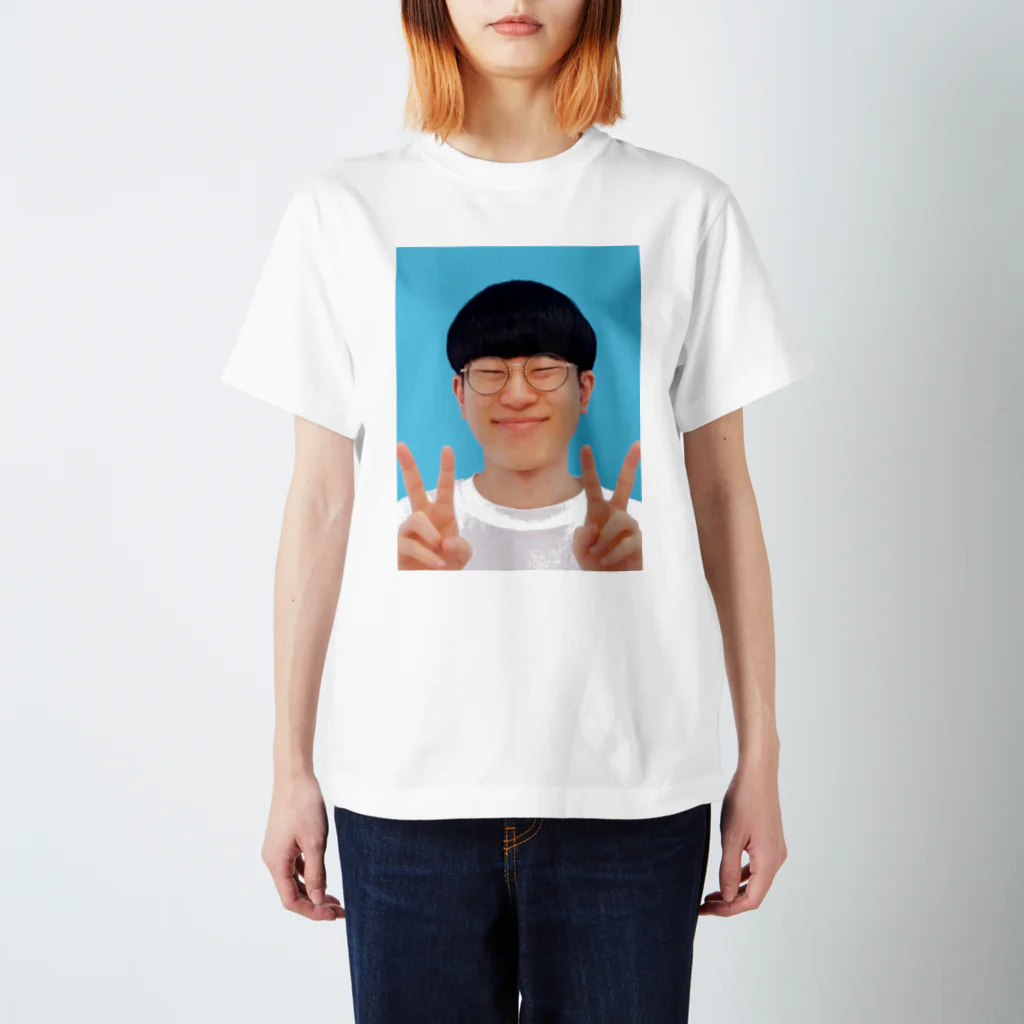 marunnn【まるーんチャンネル】の証明写真 笑顔（24歳） スタンダードTシャツ