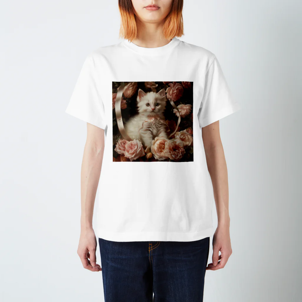 チャーミング・キャット・クローゼットの子猫のしらたまちゃん Regular Fit T-Shirt