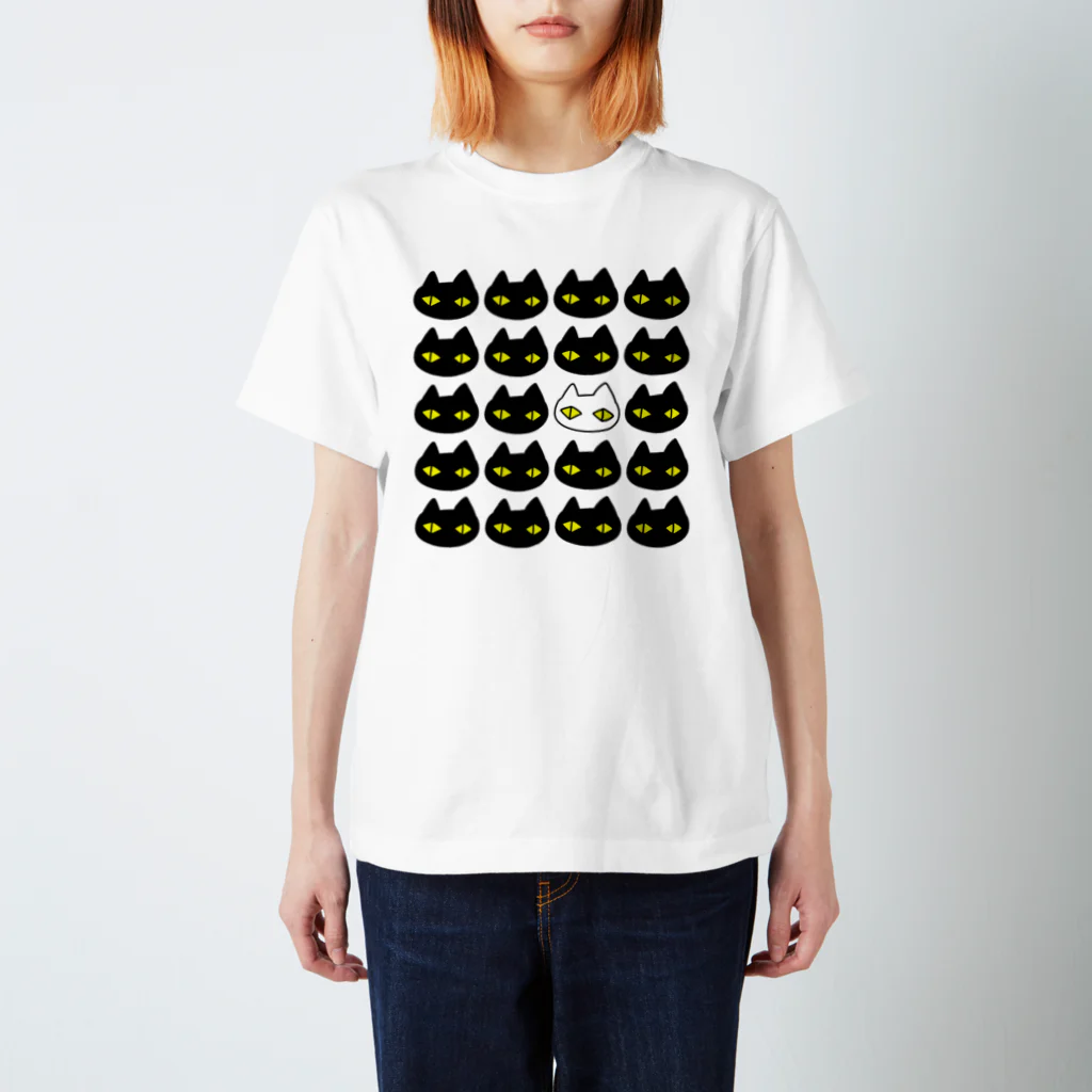 F2 Cat Design Shopの黒猫ボディーガード 001 Regular Fit T-Shirt