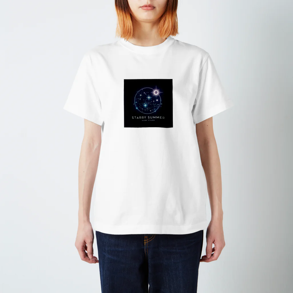 面白デザインショップ ファニーズーストアの夏の星座 - 夜空を背景に夏の星座をデザインする。 Regular Fit T-Shirt