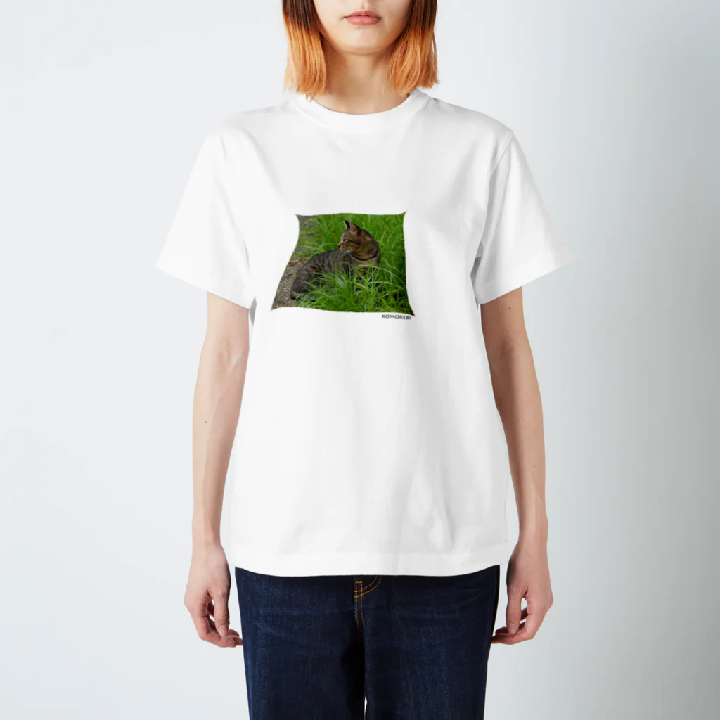 komorebi-9の草原の猫 Regular Fit T-Shirt