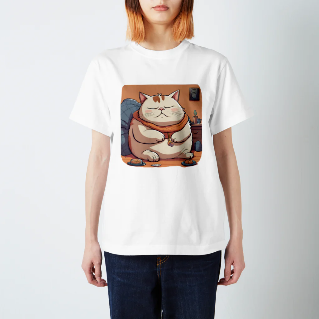 love_fatcatの寝ぼけているぽっちゃり猫 スタンダードTシャツ