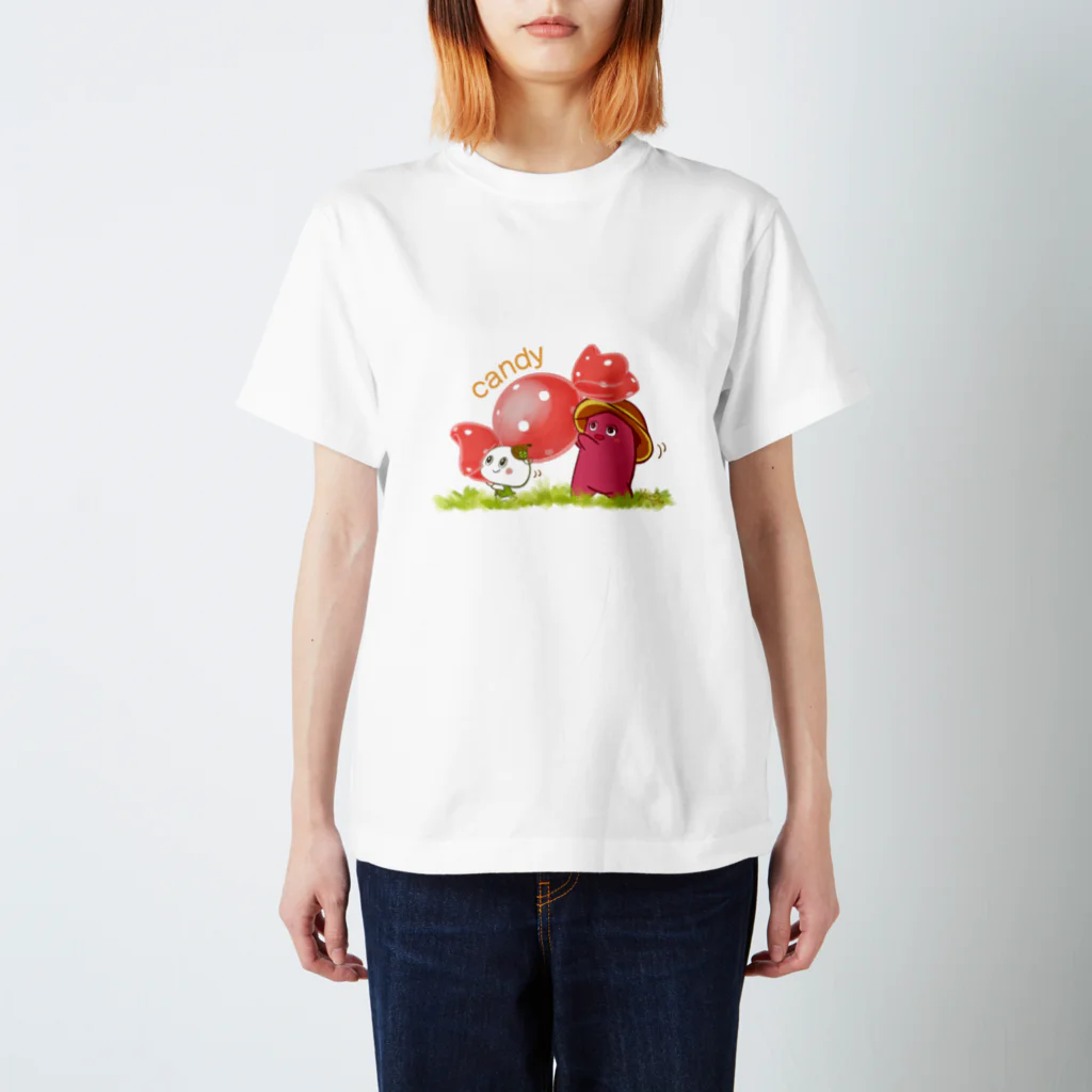 きいろびと_デザインのキャンディを運ぶこびとたち Regular Fit T-Shirt