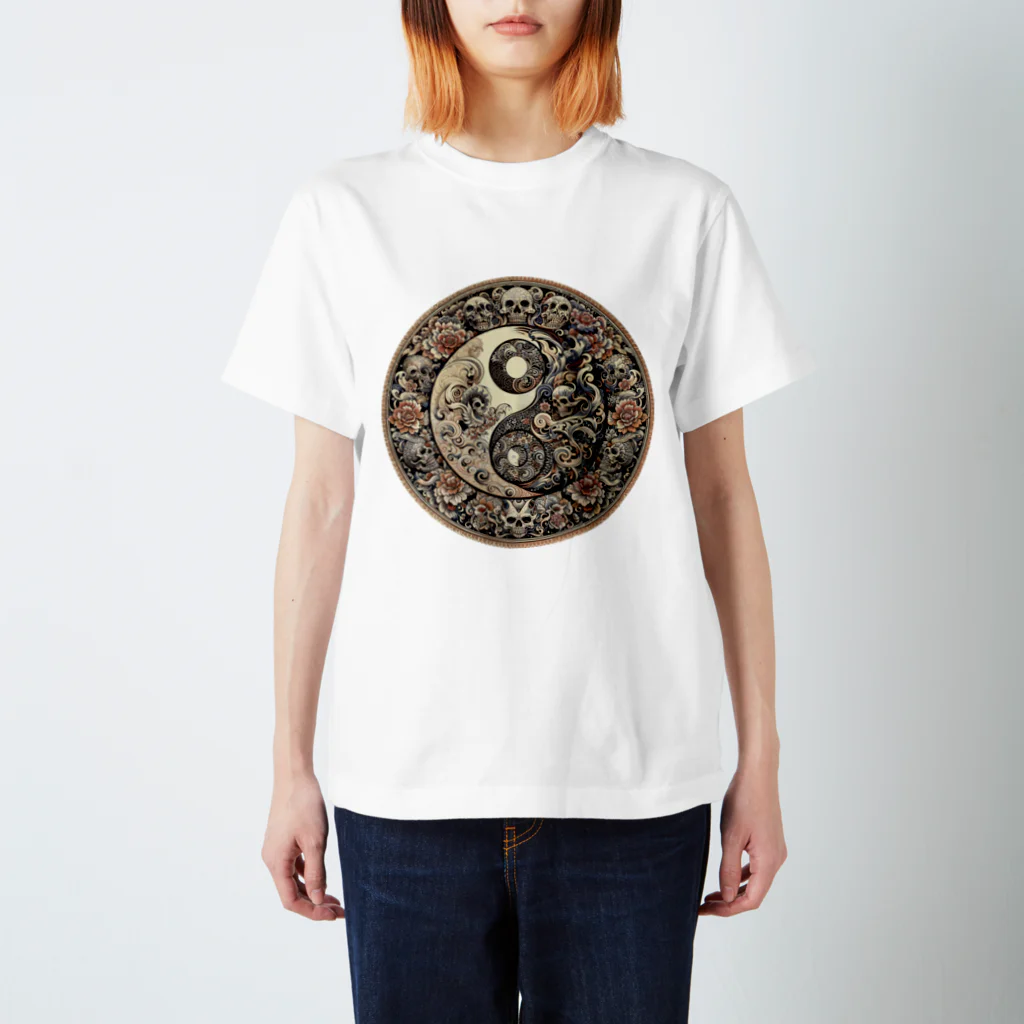 Ａ’ｚｗｏｒｋＳの髑髏曼荼羅陰陽太極図 CIRCLE Regular Fit T-Shirt