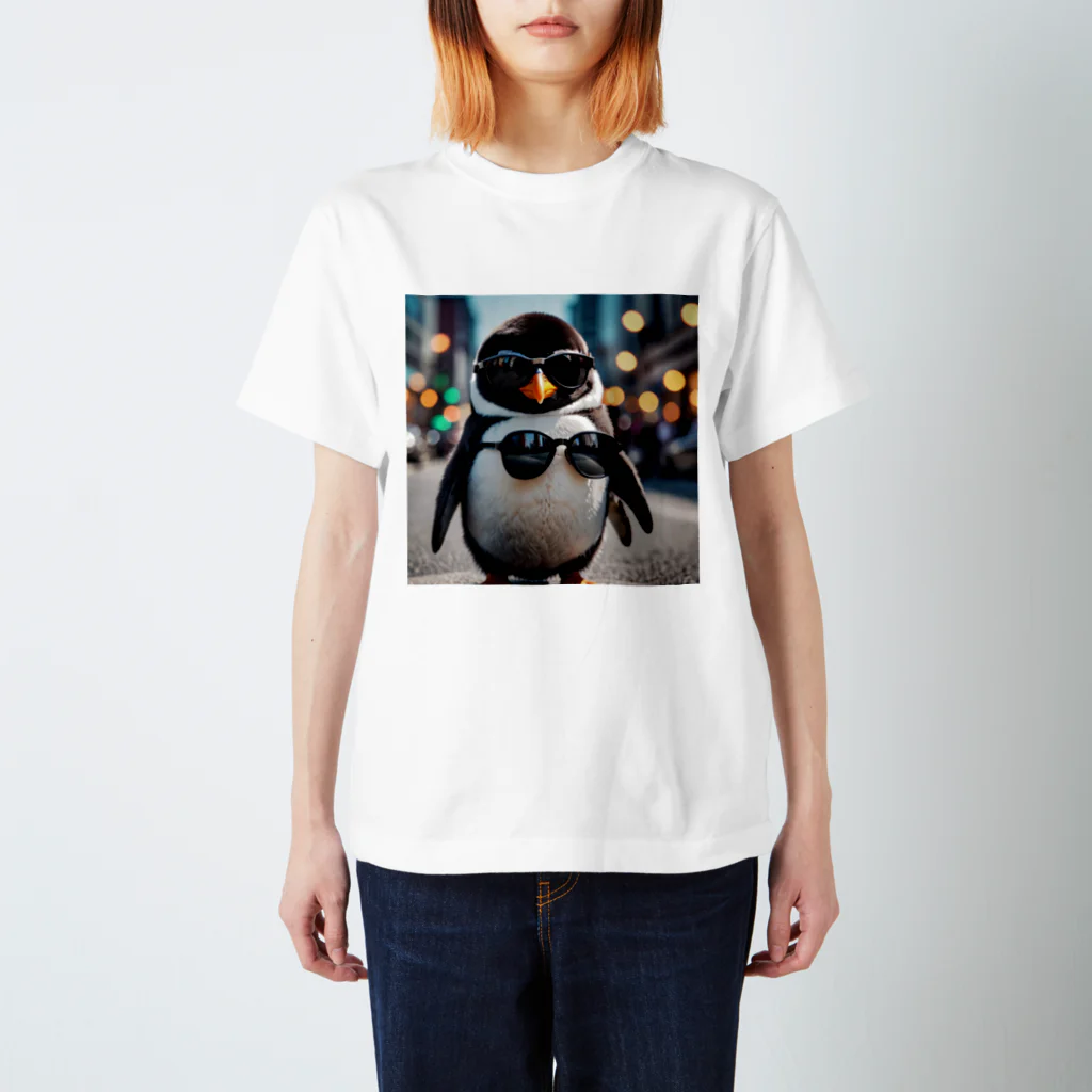 pen.のペンギンのカリスマ性を感じる写真！ Regular Fit T-Shirt