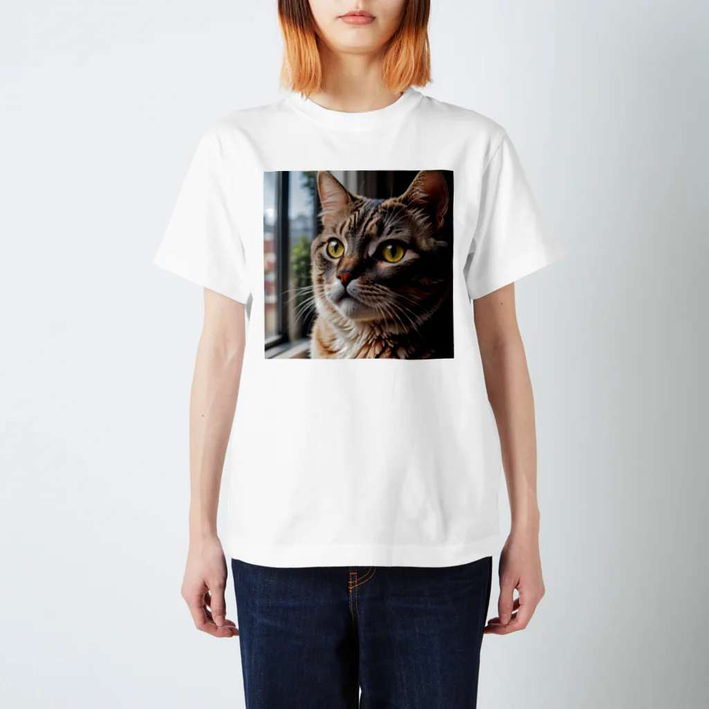 akatonbo1240の飼い主と愛情深いコミュニケーションを楽しむかわいいネコの姿🐱 Regular Fit T-Shirt