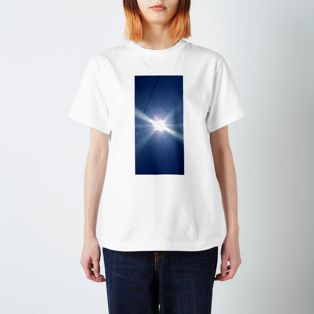 キアヌの太陽サンサン Regular Fit T-Shirt