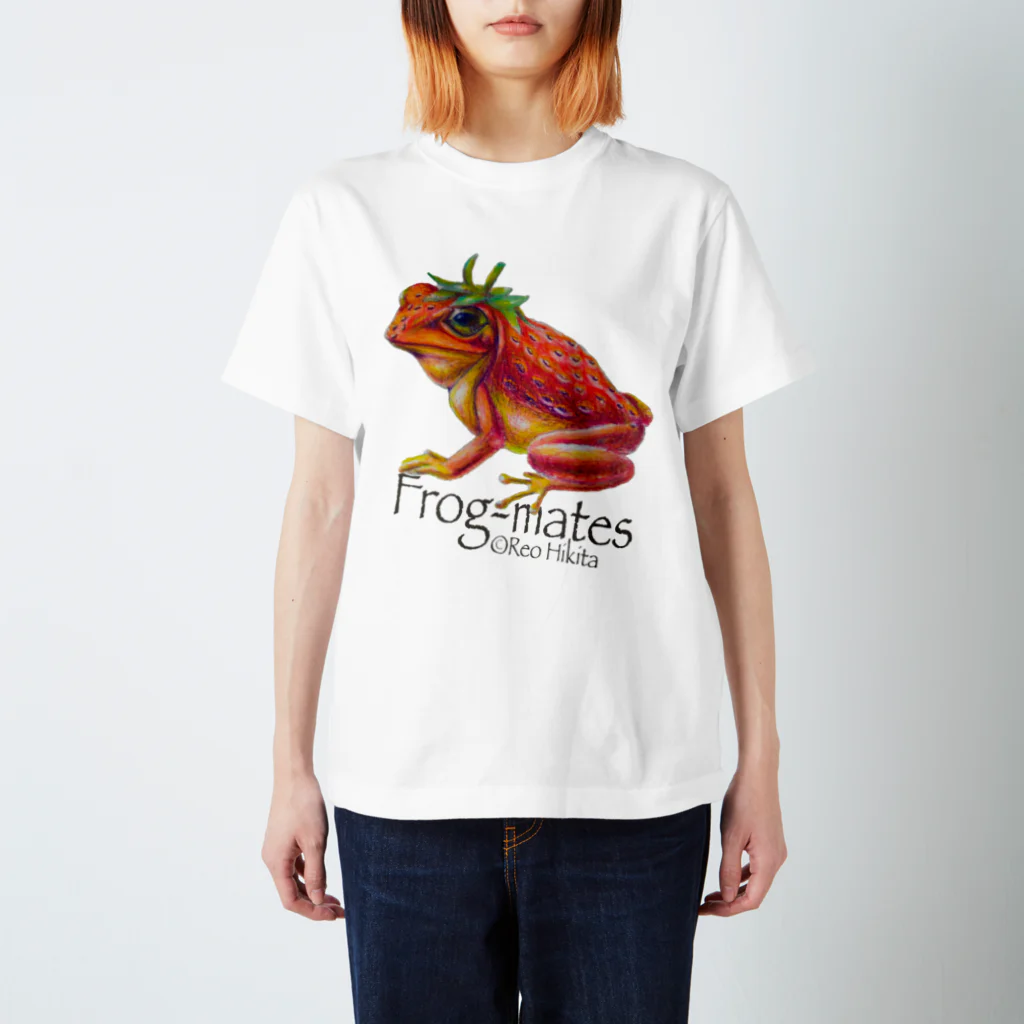 引田玲雄 / Reo Hikitaのカエルメイト(Frog-mates)より「イチゴガエル」 Regular Fit T-Shirt