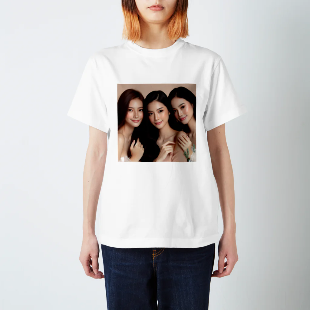 SWQAの三姉妹 Regular Fit T-Shirt